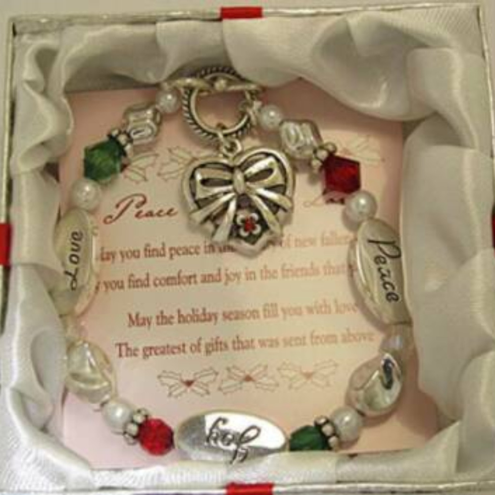 Bracelet gift box holiday expressively yours NWT
